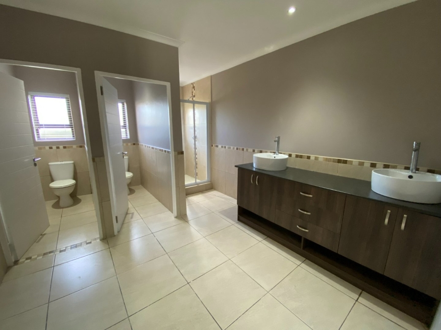 5 Bedroom Property for Sale in Highlands Western Cape